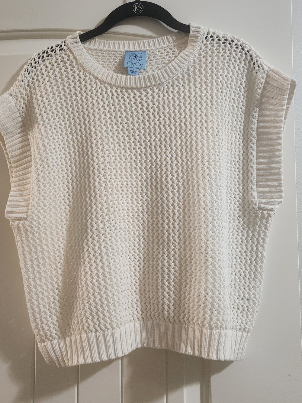 CeCe Cream Textured Knit Sleeveless Crew